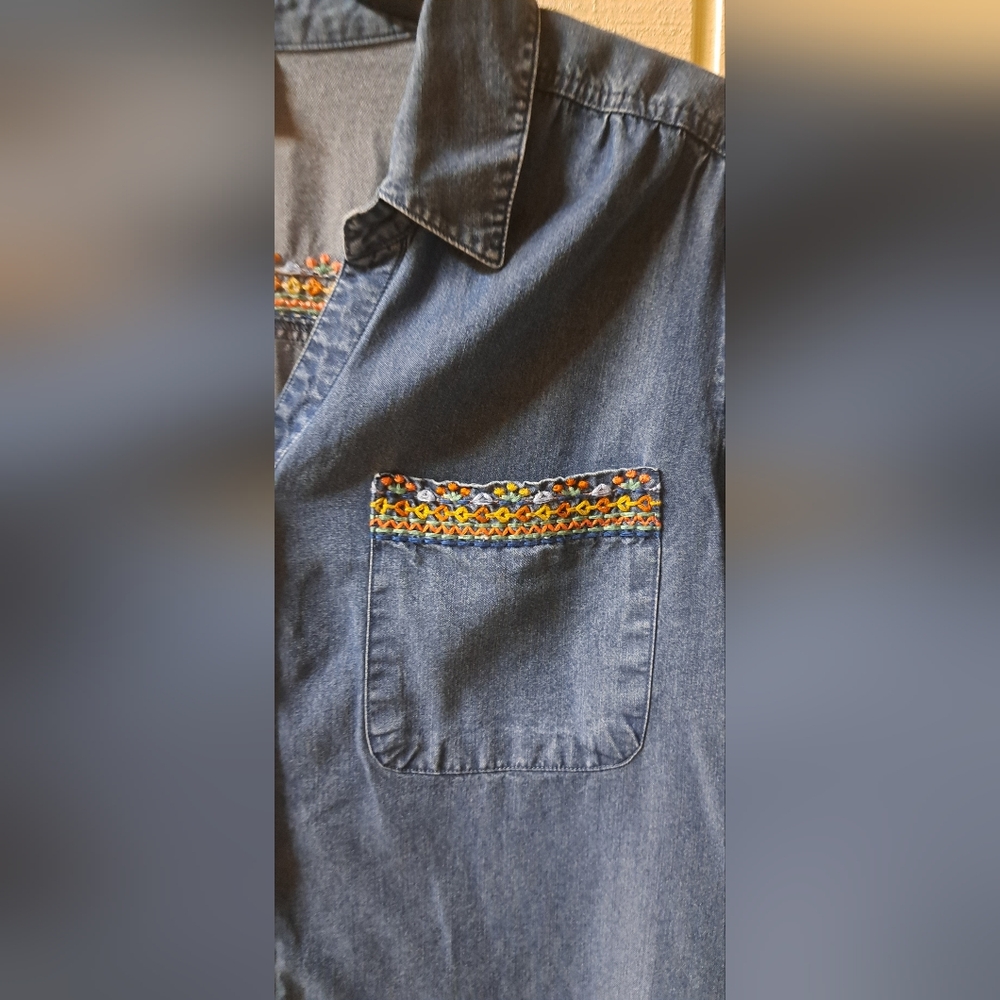 Alfred Dunner Butterfly Embroidered Chambray Top Size LG Button Up Bohemian Blue - Picture 6 of 11